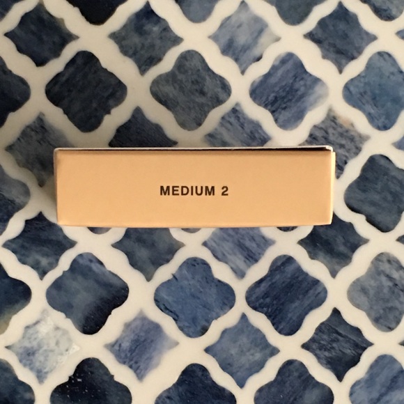NIB bareMinerals Correcting Concealer “Medium 2” - Picture 4 of 4